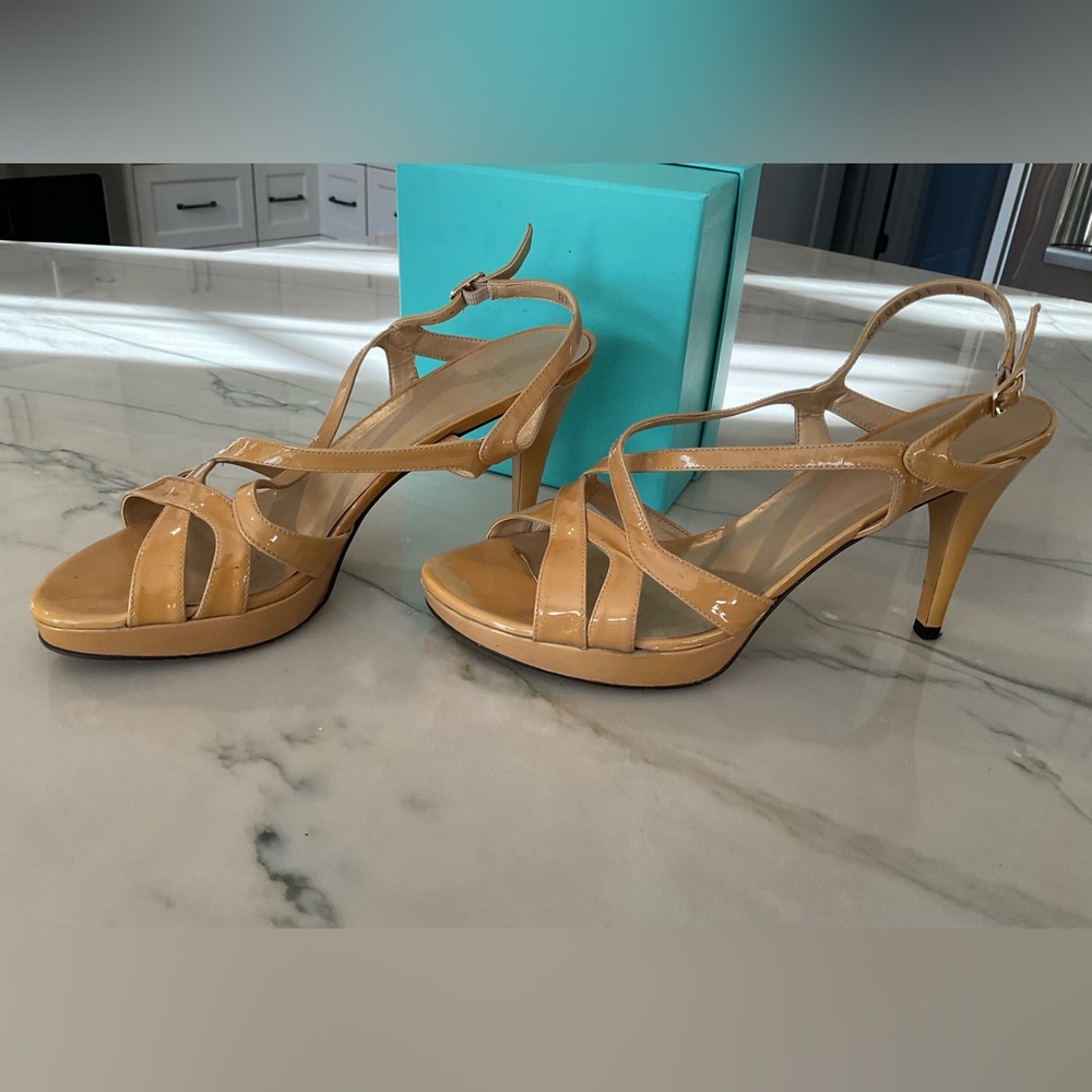 Stuart Weitzman Cross Strappy Buckle Heels Sz 8 Nude - Picture 4 of 15